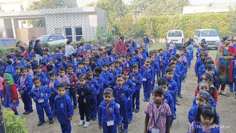 Students walking to the assembly ground